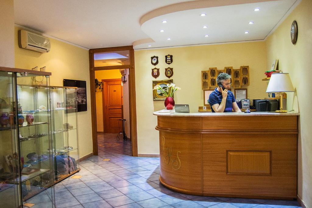 Hotel Piccolo Sogno Помпей Екстериор снимка