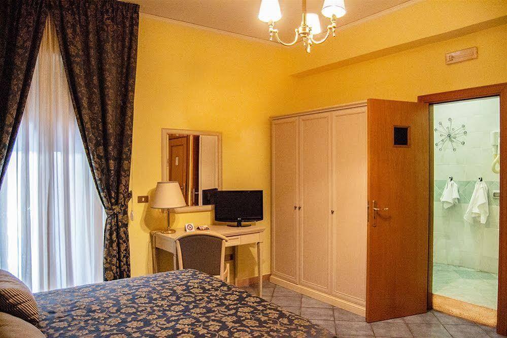 Hotel Piccolo Sogno Помпей Екстериор снимка